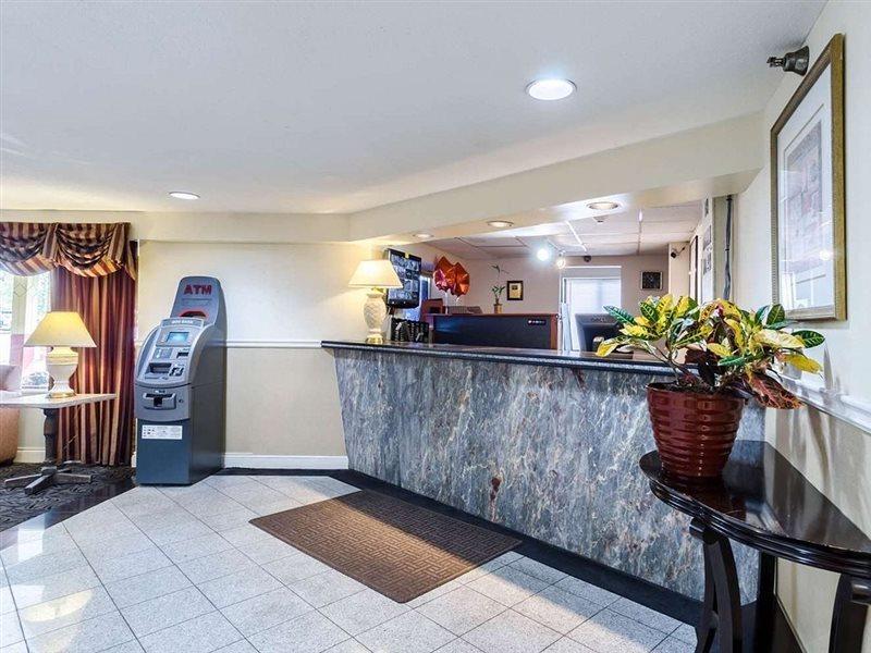 Rodeway Inn ブロックトン エクステリア 写真