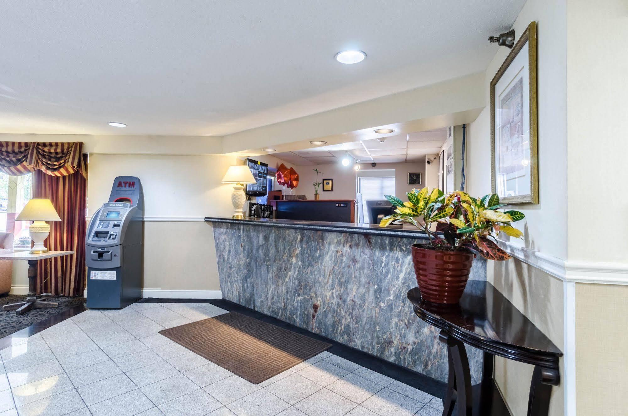 Rodeway Inn ブロックトン エクステリア 写真