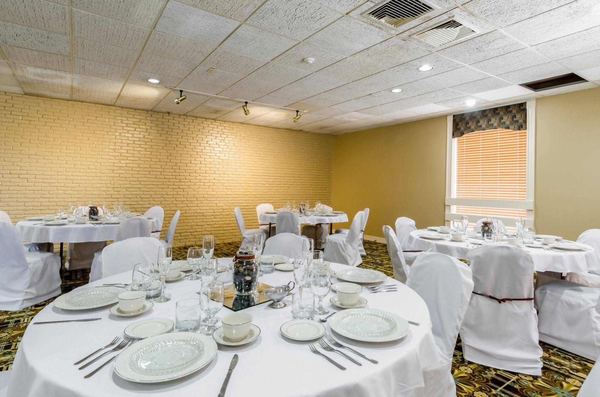 Rodeway Inn ブロックトン エクステリア 写真