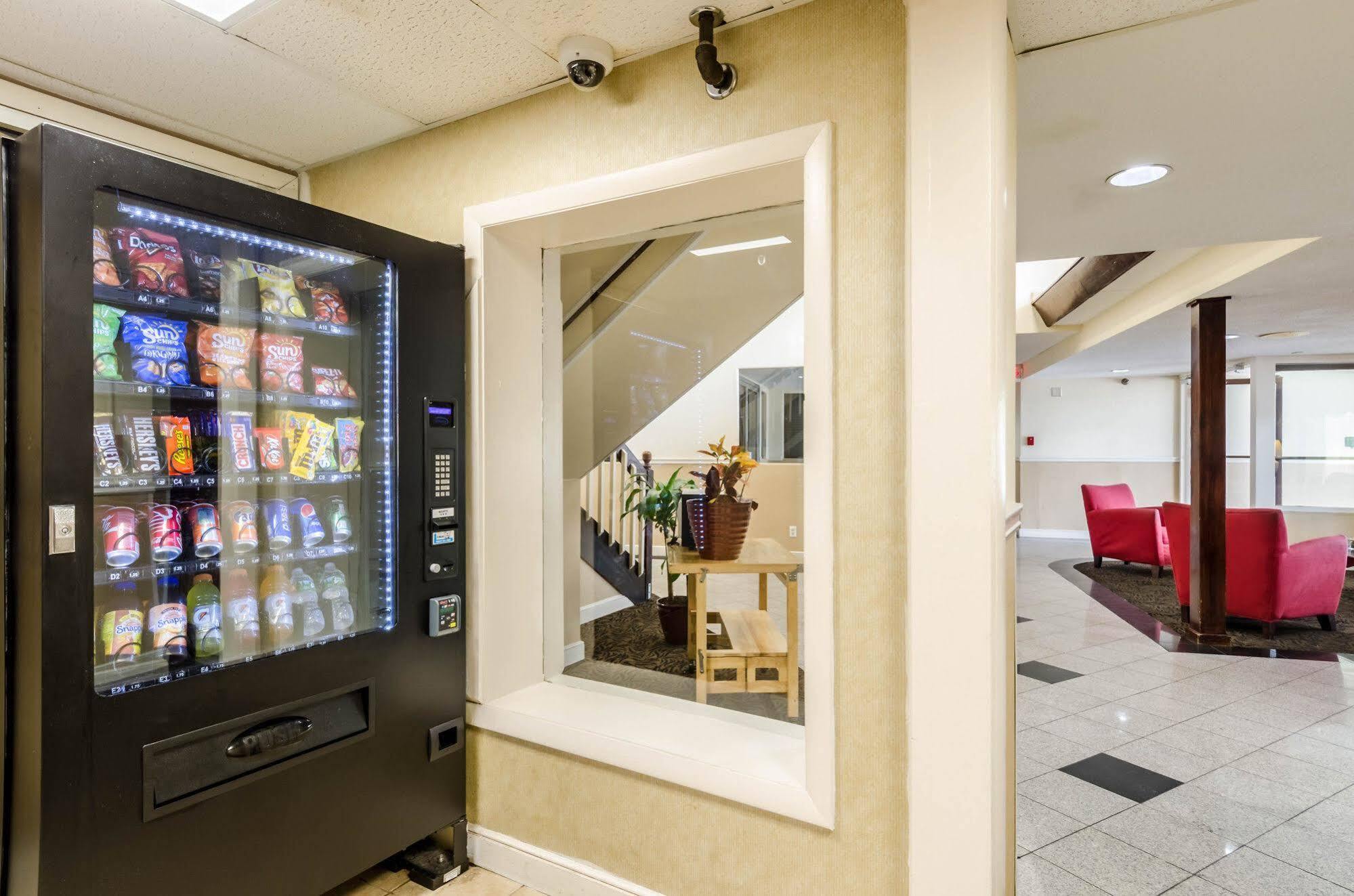 Rodeway Inn ブロックトン エクステリア 写真